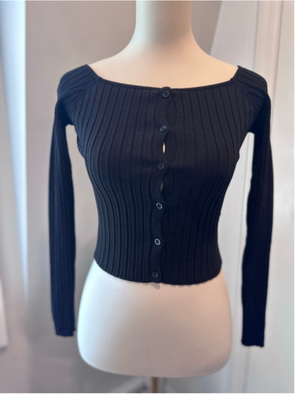 Superdown | Women's Black Ribbed Long Sleeve Button-Front Crop Top | Size Small